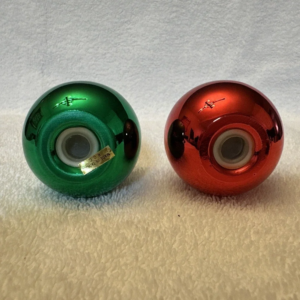 Shiny Christmas Tree Bulbs Salt &‎ Pepper Shakers 2.5 x 2